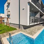 Apartment Beach Front Apartment In Zadar With Swimming Pool Zadar