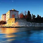 Apartment Beach Front Apartment In Zadar With Swimming Pool *