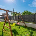 Beach Front Apartment In Zadar With Swimming Pool Задар