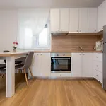 Apartment Beach Front Apartment In Zadar With Swimming Pool *