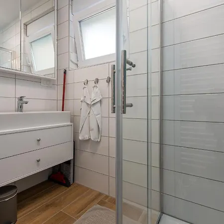 Beach Front Apartment In Zadar With Swimming Pool Διαμέρισμα