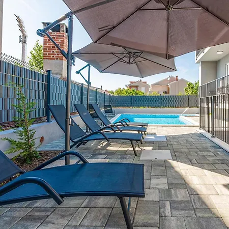 Beach Front Apartment In Zadar With Swimming Pool Apartment