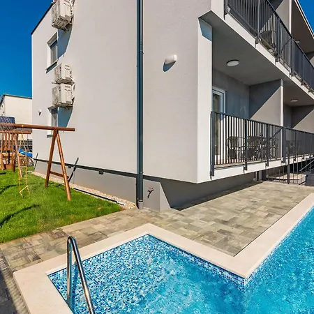 Διαμέρισμα Beach Front Apartment In Zadar With Swimming Pool Ζαντάρ