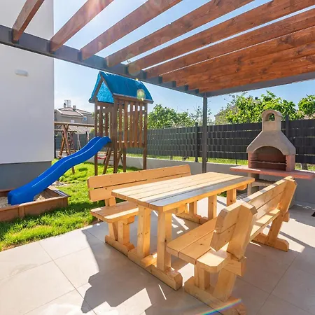Διαμέρισμα Beach Front Apartment In Zadar With Swimming Pool Ζαντάρ
