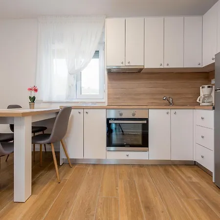 Διαμέρισμα Beach Front Apartment In Zadar With Swimming Pool *